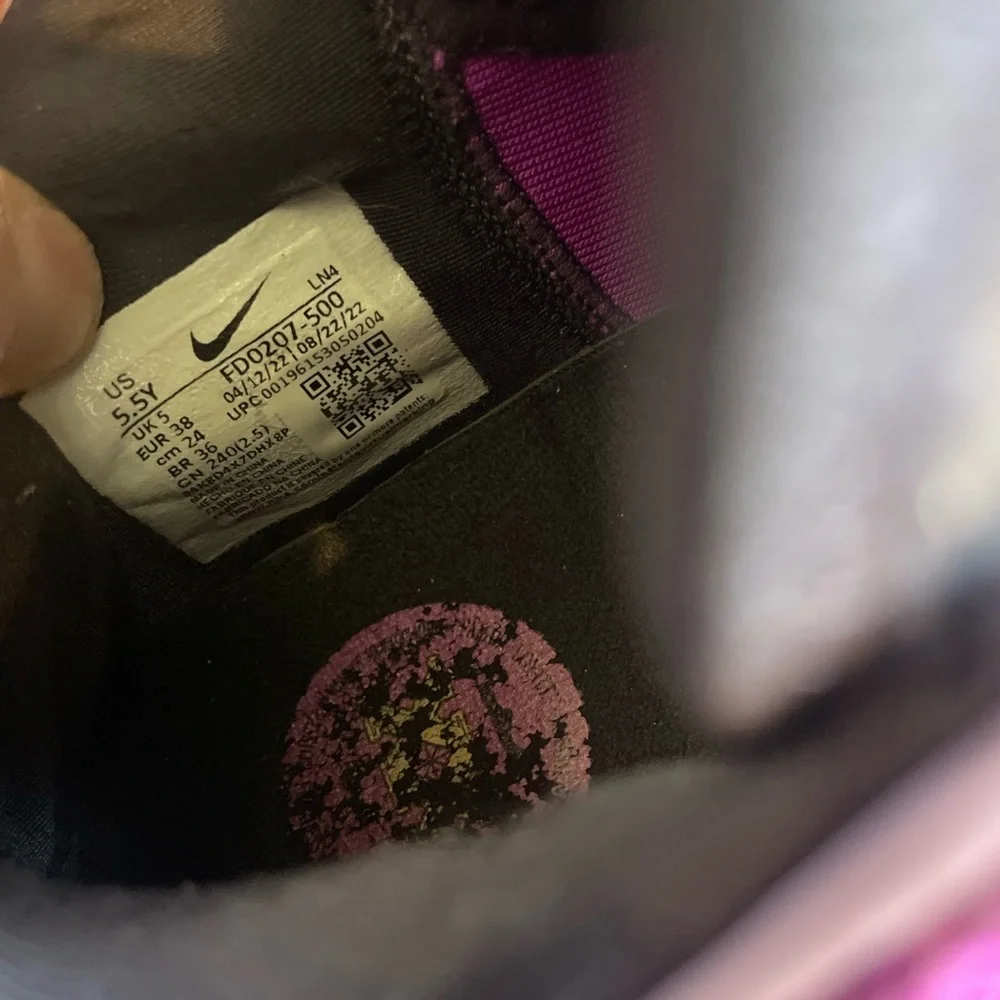 Nike LeBron pink diamond collection vivid purple youth size 5.5Y teen